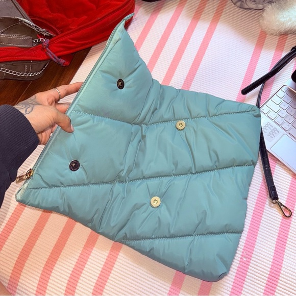 PrettyLittleThing Light Blue Puffer Clutch - Picture 6 of 10